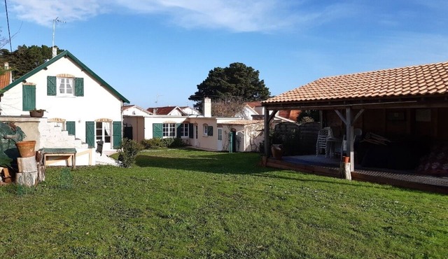 Large seaside family villa with outdoor pool and enclosed garden