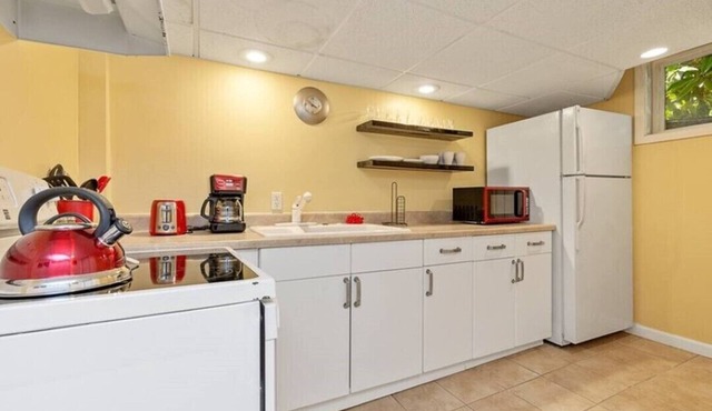 Large Seattle Abode with Unique Space