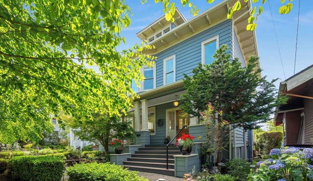 Large Seattle Home for World Cup Home Base