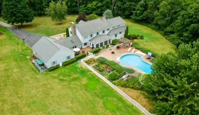Large Secluded Home w/Private Pool, Hot-tub, Gym, Game room, and Bar Area.