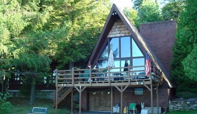 Large Secluded Lakefront Chalet on Chazy Lake