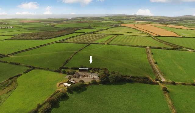 Large Secluded, Pet Friendly Cottage, set in 12 acres-Great Base For Exploring