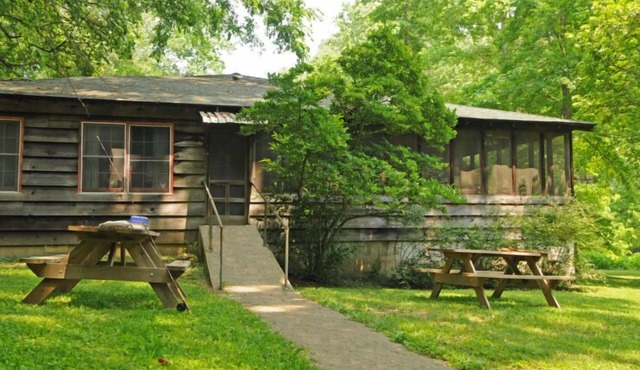 Large SECLUDED RIVERFRONT Cabin with PRIVATE access to CANOE/KAYAK Blue River