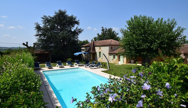 Large self-catering gîte on a farm, in the heart of the Lot Valley