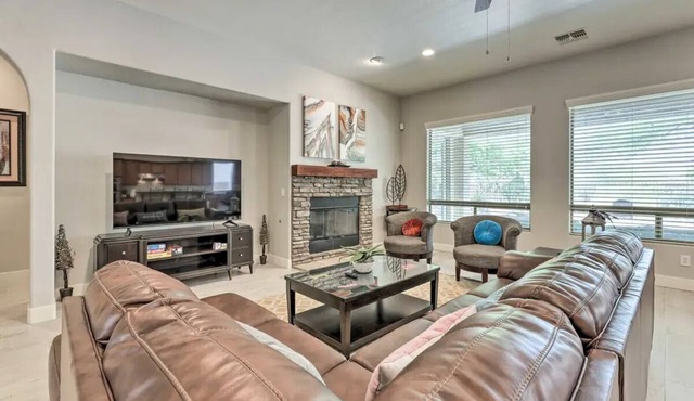Large Serene Home in Gated Community Near South Mountain