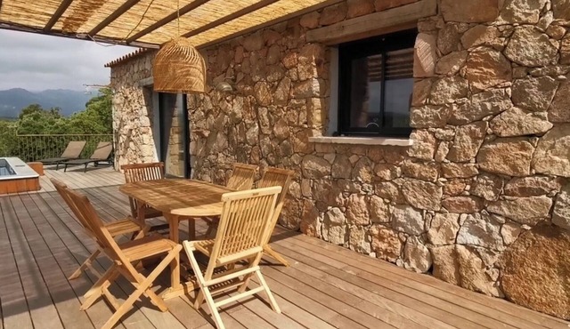 LARGE SHEEPFOLD, PRIVATE HEATED POOL, SEA VIEW, 500M FROM THE BEACH
