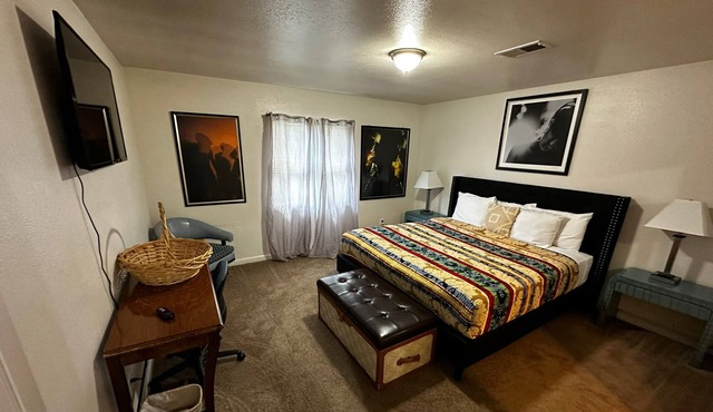 Large Single Level 4 BR Near Zoo, Beale Street