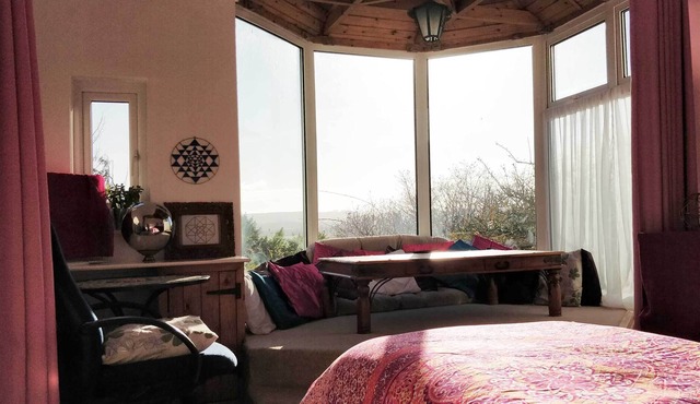 Large Single Room Landscape Views 5 Minutes Walk To Town Centre