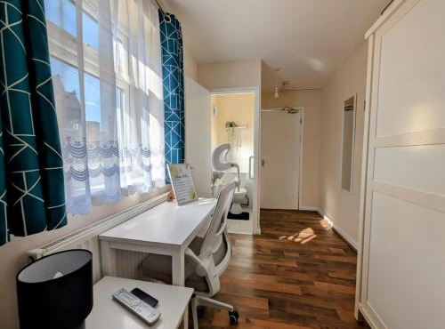 Large single Room with WC in Hounslow Town Centre