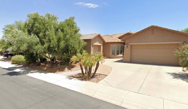 Large Single Story Home with Pool Table. Close to Golf and Green Spaces.