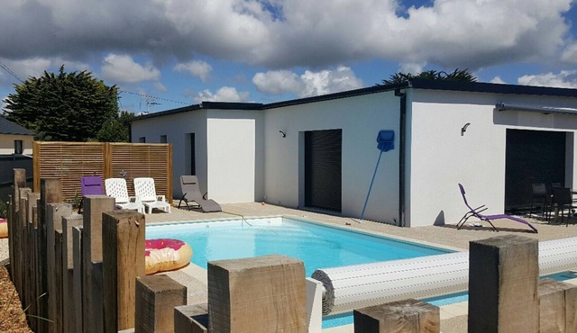 Large spacious contemporary house on the Atlantic with swimming pool