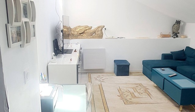 Large, spacious bedroom