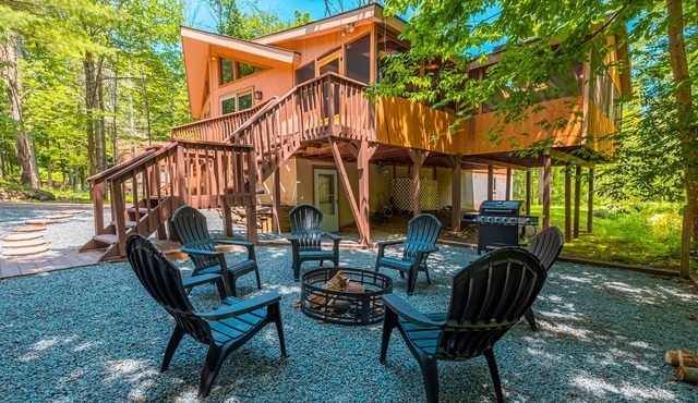 Large, spacious Chalet-in amenity filled Hideout