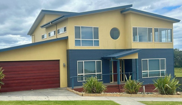 Large spacious house with many ocean views. Set in a peaceful quiet location.