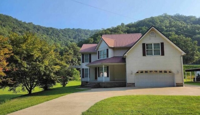 Large spacious house with ample parking for large groups.