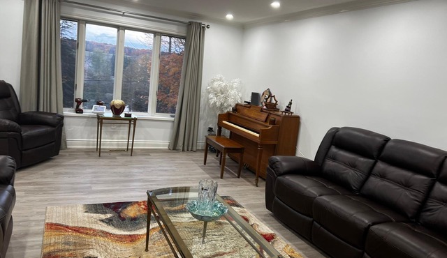 Large Spacious Waterfront Cottage