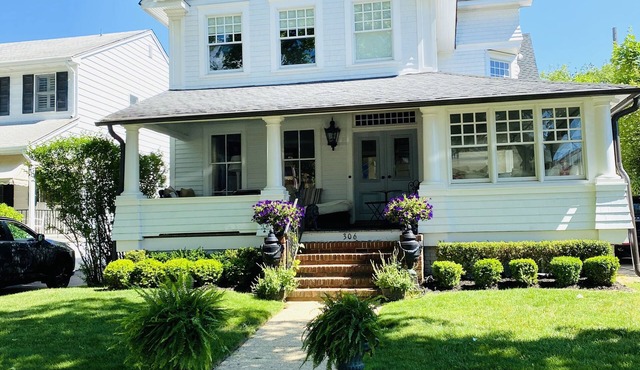 Large Spring Lake 6 BR Home!