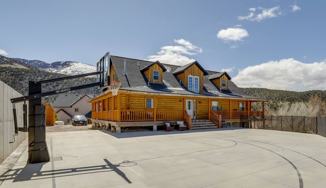 Large Sterling Cabin < 1 Mi to Palisade State Park