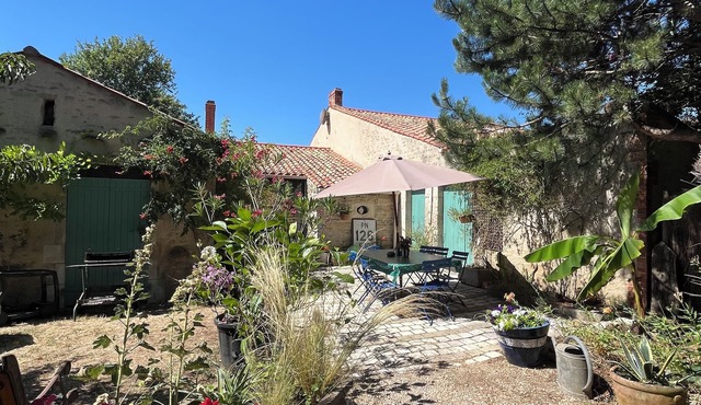 Large stone house with garden, near La Rochelle and beaches - 8pers