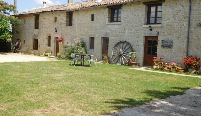 Large Stone house sleeps 8 countryside location large Swimming Pool