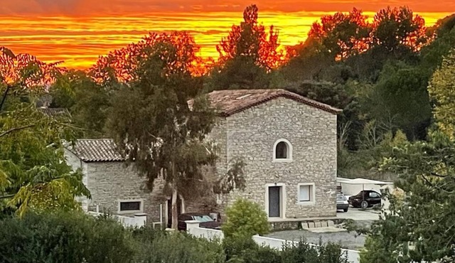 Large stone house, swimming pool, billiards, petanque area, table soccer