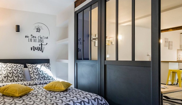 Large studio in the heart of the village