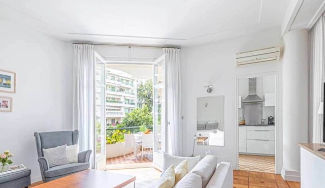 Large studio,2-4 P, AC, 2 min to