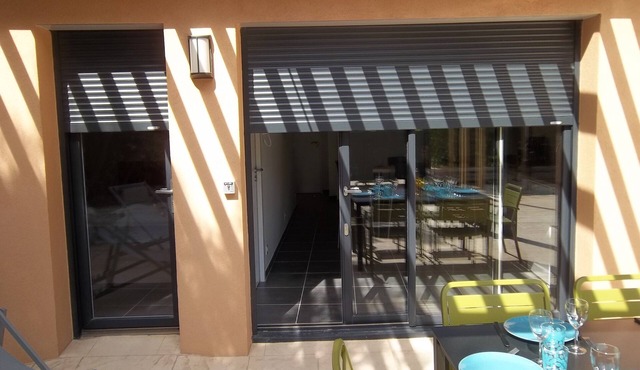 Large Studio (26m2) with large terrace (17m2) 50m from the sea and beach.