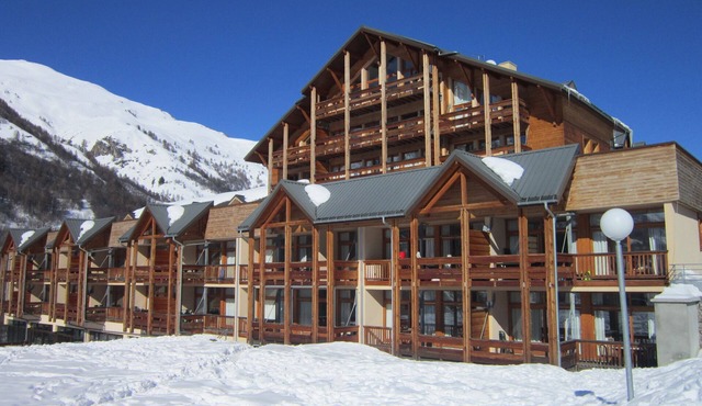 Large Studio 27 m2 - in residence tourism * with swimming pool