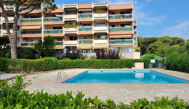 Large studio 4 people quiet residence with swimming pool