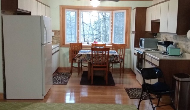 Large studio apartment near Buckeye Lake No smoking