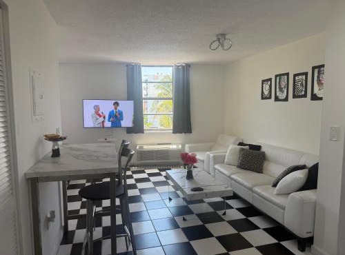 Large Studio Apartment Best Location in South Beach!