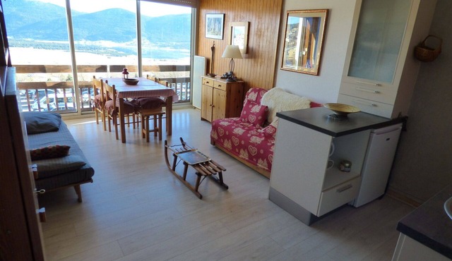 Large studio cabin, ski slopes, 5 people, parking, WIFI