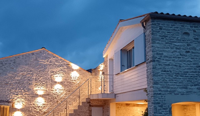 Large studio with patio and garden, quiet location 400m from the beach