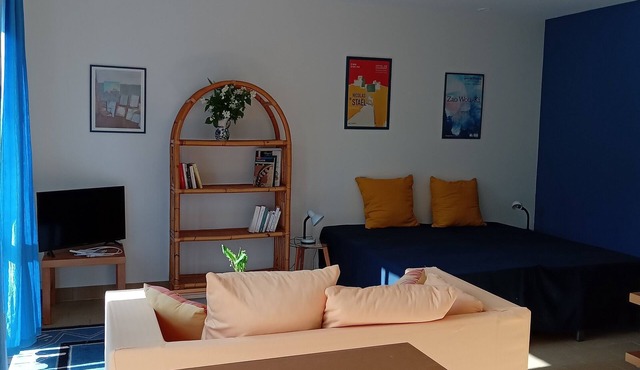 Large studio in a quiet green setting near Toulouse