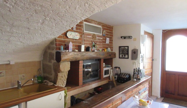 Large studio in a charming small village on the banks of the Tarn