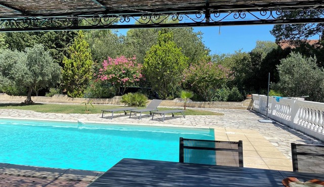 Large Studio + private swimming pool 50m2 * 1500m2 garden * Proximity Cascade