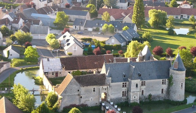 Large studio/gîte in a Renaissance château 15 km from Beauval. Out of time