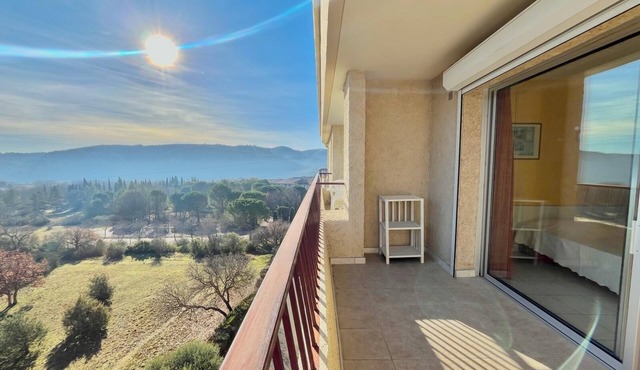 Large studio - magnificent unobstructed view - ideal for curists or holidaymakers