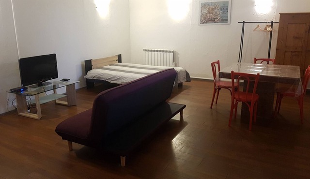 LARGE STUDIO NEAR VIA RHÔNA