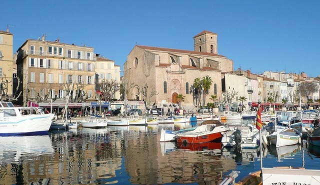 Large studio on the port of La Ciotat