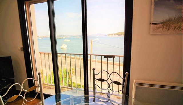 Large studio with sea view! A stone's throw from Les Sablettes beach