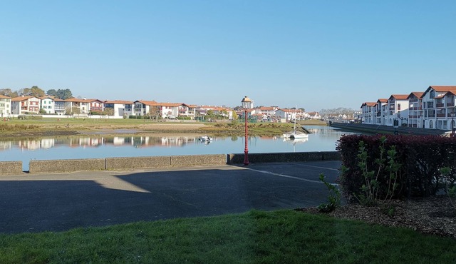 Large studio waterfront beach 300 meters