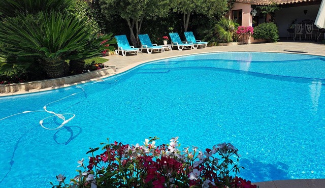 Large studio with mezzanine and 2 beds