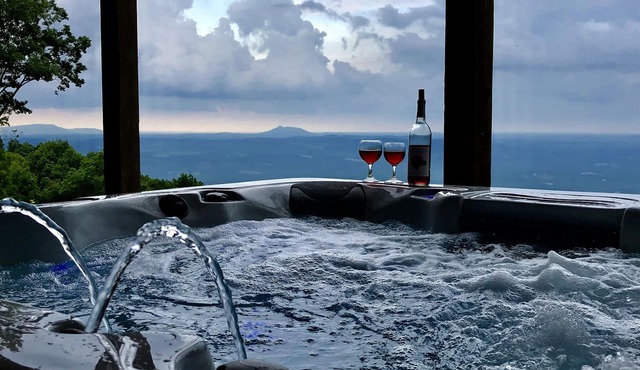 Large, Stunning Cabin with Breathtaking View of Piedmont, Pilot Mountain