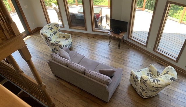 Large Stunning Cottage - Beach access to beautiful Lake Huron