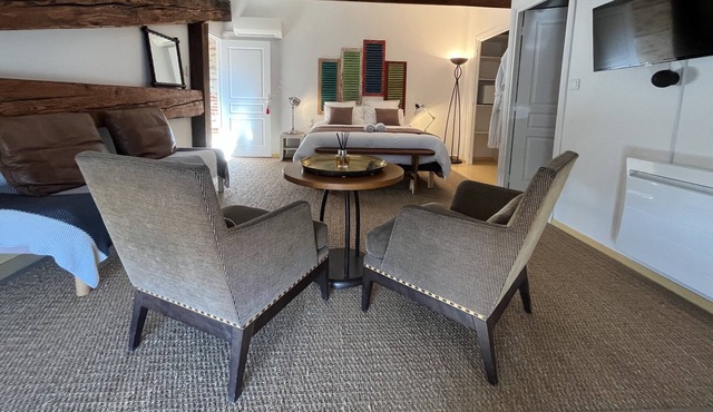 Large Suite (2-3 pers.), Jacuzzi & Terrace access, 10' from Perpignan