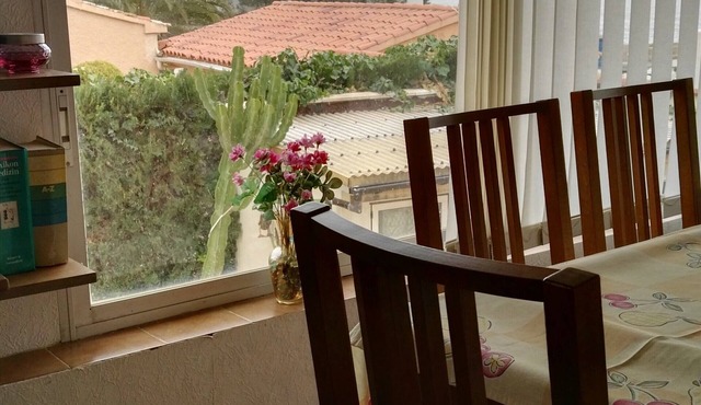Large sunny apartment with sea view and pool