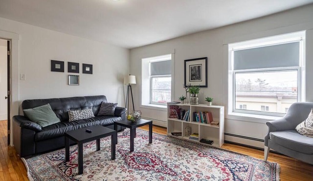 Large & Sunny Beautiful Home, AC