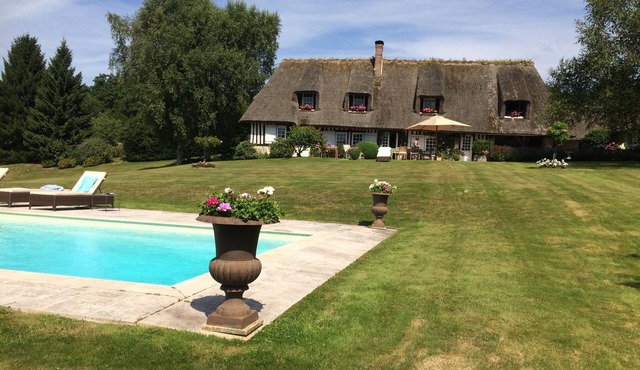 Large Thatched Cottage with Pool